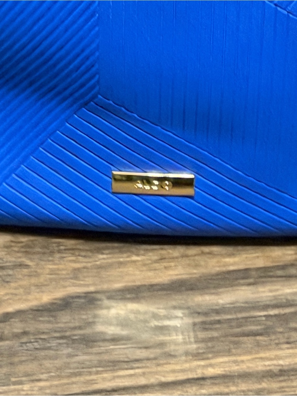 Aldo Electric Blue Crossbody Bag with Gold Chain - Picture 5 of 10